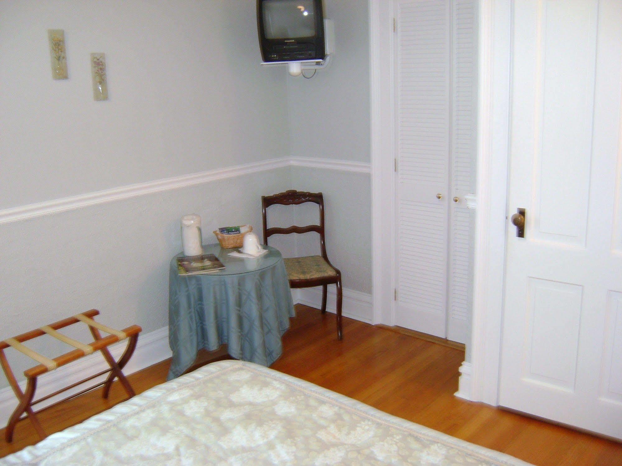 Four Creeks Bed & Breakfast Girard Bagian luar foto