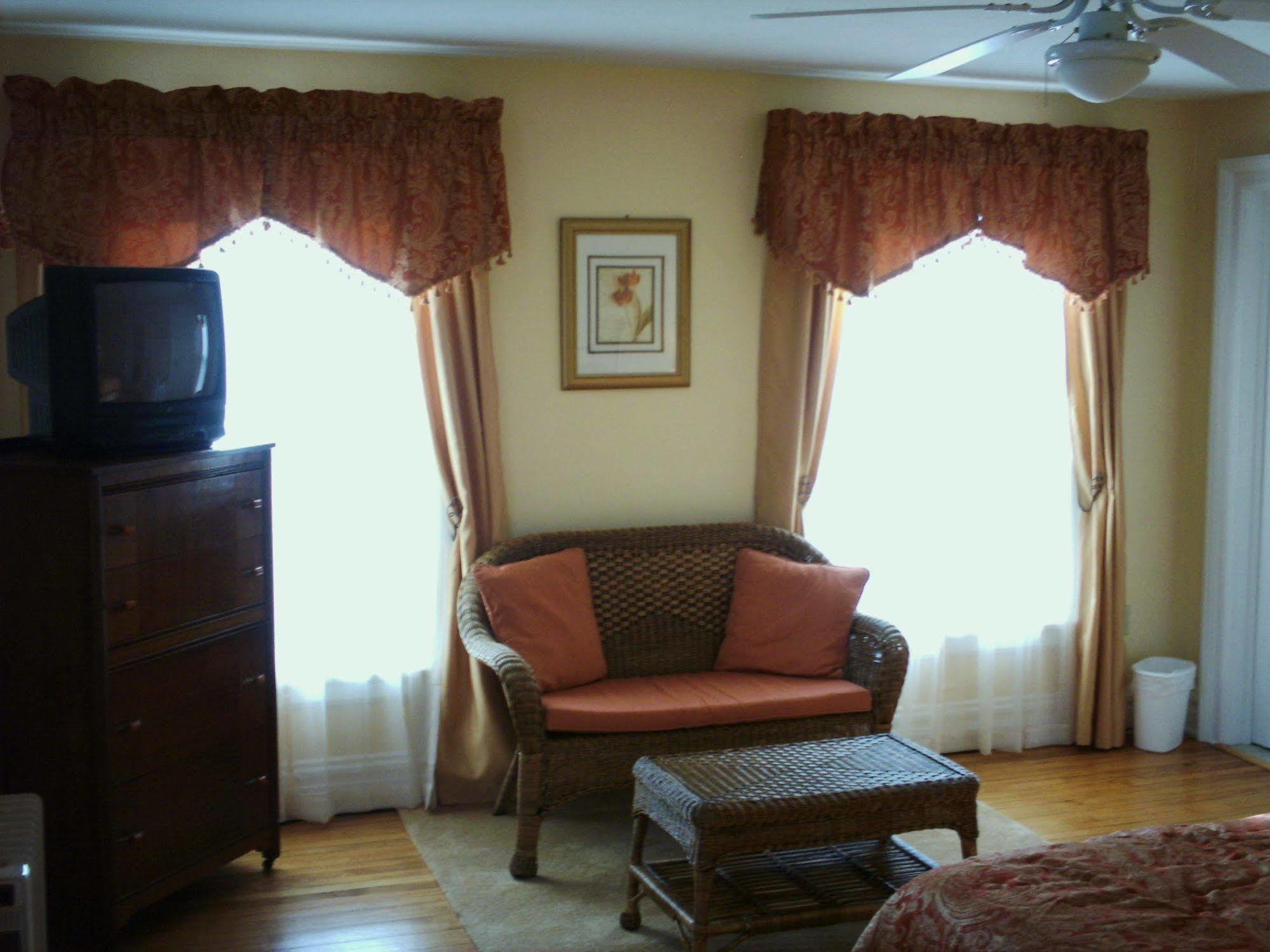 Four Creeks Bed & Breakfast Girard Ruang foto