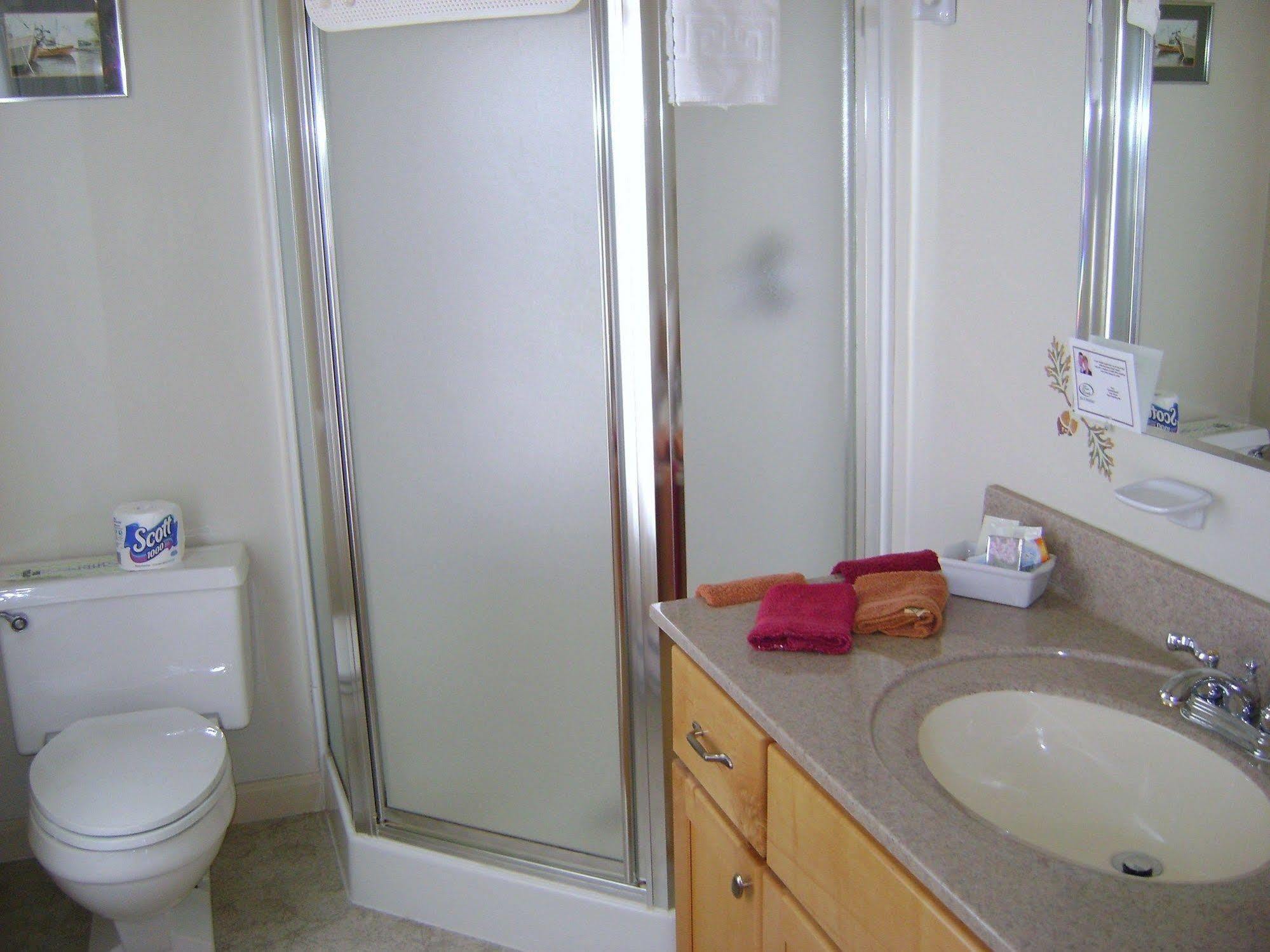 Four Creeks Bed & Breakfast Girard Bagian luar foto